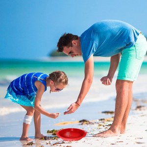 Beach Sand Sifters Gear 7" Large Sand Beach Kit for Kids Sand Sifter Sieves Toy Environmentally ABS Durable Thick Plastic Com...